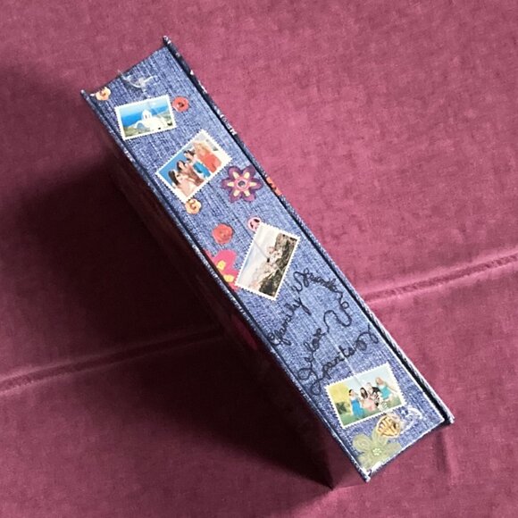 Sisterhood of the Traveling Pants 1 & 2 Limited Edition.  2 DVD Movies + Book - Picture 4 of 4